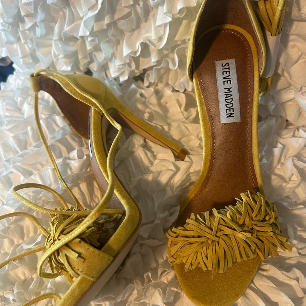 Steve Madden • Mustard Fringe Sandals • 7M • NWT • - Picture 2 of 5